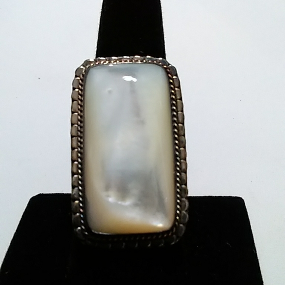 Mother of Pearl Ring - Picture 4 of 8